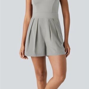 HALARA High-Waist Pleated Shorts - Light Gray